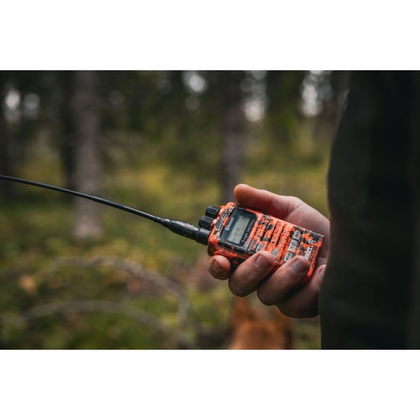 Hunter E-light BT Jagtradio Analog / Digital 140/155 mHz / 2 stk. Antenner kan klare Danmark-Norge-Sverige/ Hresnegl / Biloplader Jaktia Edition