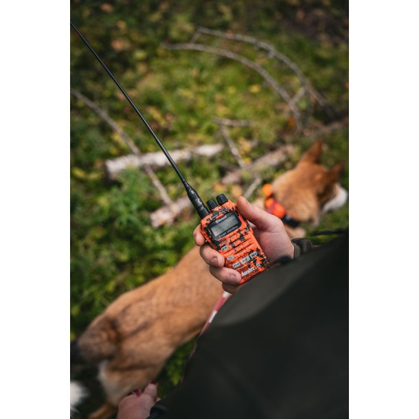 Hunter E-light BT Jagtradio Analog / Digital 140/155 mHz / 2 stk. Antenner kan klare Danmark-Norge-Sverige/ Hresnegl / Biloplader Jaktia Edition