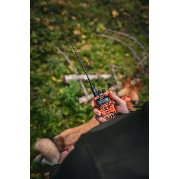 Hunter E-light BT Jagtradio Analog / Digital 140/155 mHz / 2 stk. Antenner kan klare Danmark-Norge-Sverige/ Hresnegl / Biloplader Jaktia Edition