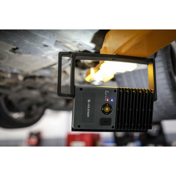 LEDLENSER iF8R Black - 4500 Lumen