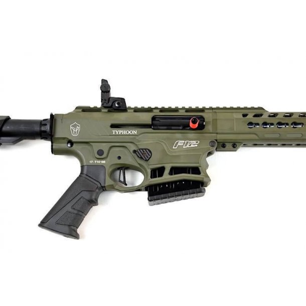 Typhoon F12 halvautomatisk haglgevr kaliber 12/76 Gen. II FDE Flat Dark Earth